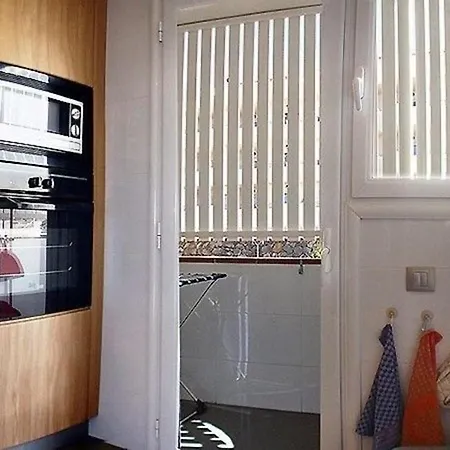 Spectacular Parking Sun Deck Apartment *